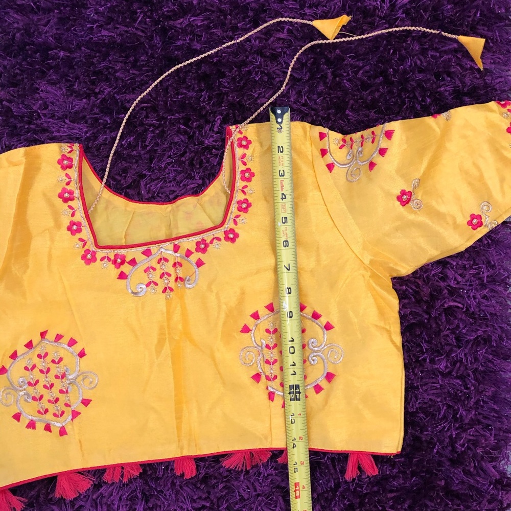 Beautiful Indian Saree with readymade blouse - Picture 4 of 4